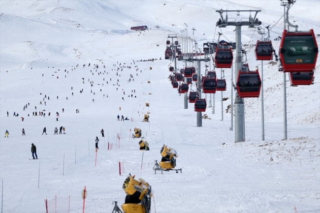 Erciyes'te hafta sonu yoğunluğu: 90 bin ziyaretçiyi ağırlandı